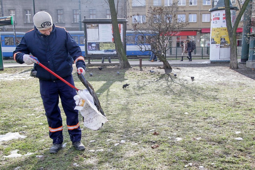Sprzątają Kraków po zimie [ZDJĘCIA]