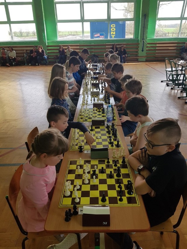 Szachiści walczyli o podium. II Turniej gminnej ligi szachowej szkól podstawowych i gimnazjum
