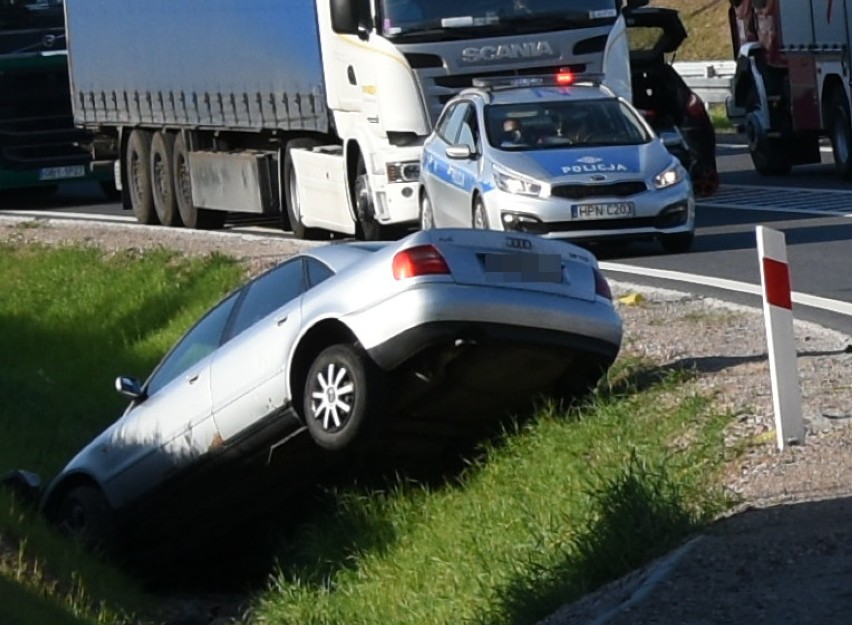 Wypadek na obwodnicy Kościerzyny. Kierowca był pod wpływem alkoholu. Miał 2,5 prom. alkoholu [ZDJĘCIA]