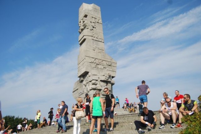 Promenada na Westerplatte zostanie wzbogacona o dodatkowe elementy jak ścieżki, ławki, zieleń.