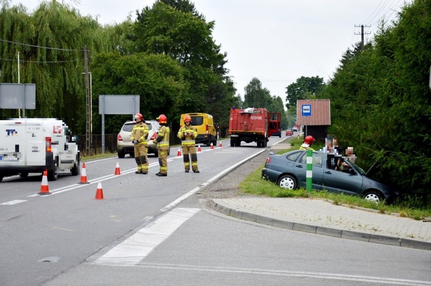 Wypadek na DW967 w Gierczycach, trzy osoby zostały ranne,...