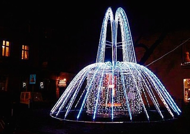 Świetlna fontanna, to jedna z większych ozdób w Gostyniu