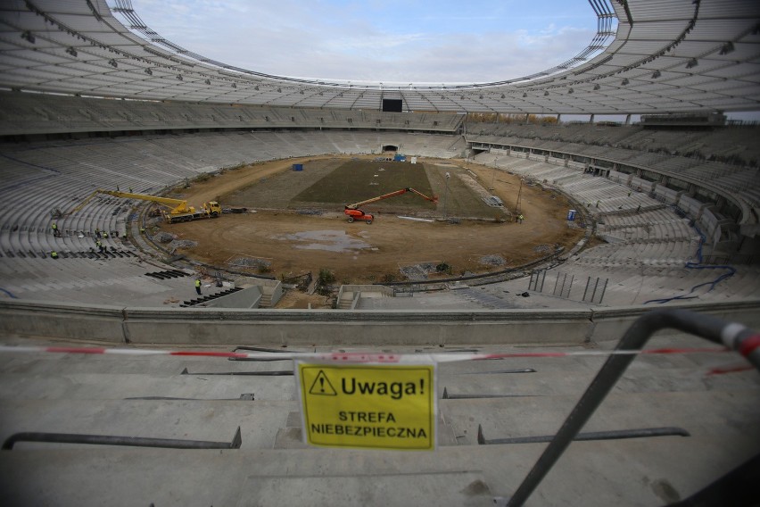 Trybuny Stadionu Śląskiego pomieszczą 55 tys. ludzi. Kibice...