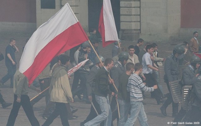 Scena starcia demonstrantów z oddziałami Milicji Obywatelskiej.
Fot. Piotr Galas