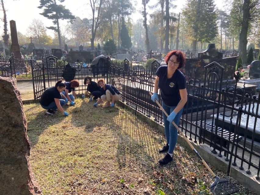 Właściciele i pracownicy Browaru Staropolskiego uprzątali grób Anstadta
