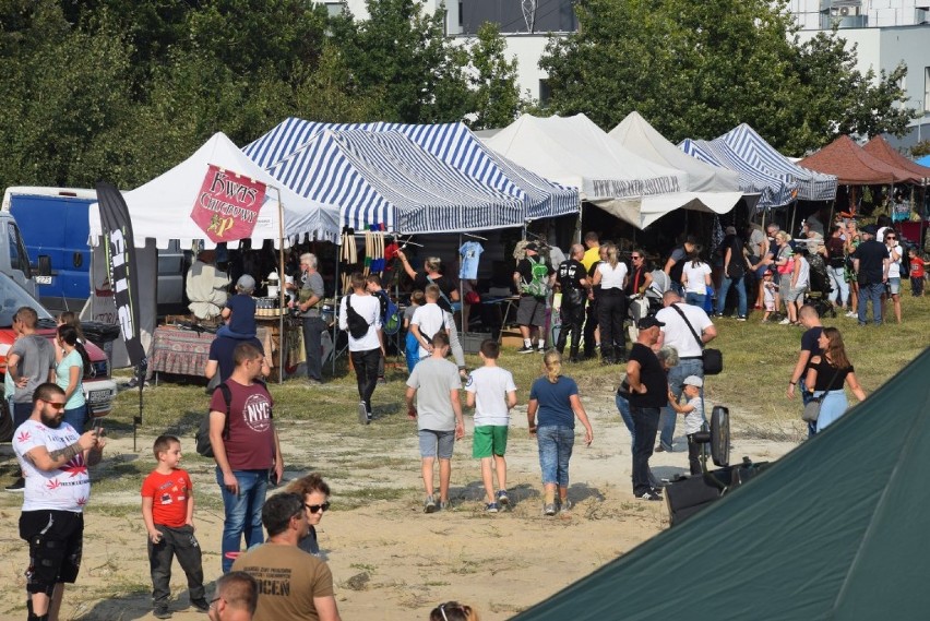 Piknik militarny w Kaliszu. Tłumy oglądały wojskowy sprzęt w...