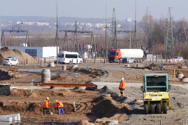 Są miejsca w Poznaniu, gdzie stale trzeba spodziewać się utrudnień - należy do nich budowa trasy tramwajowej na Naramowice
