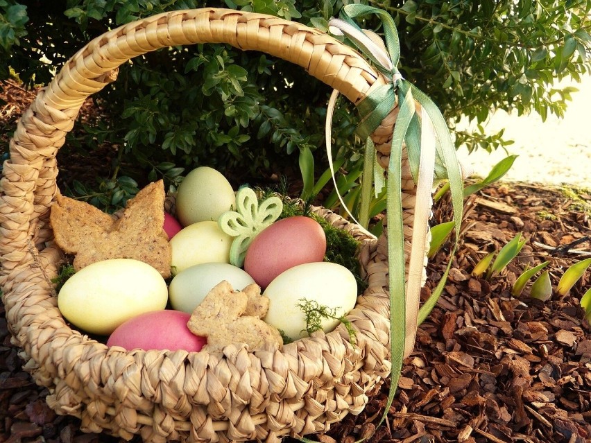 Jajka – symbolizują życie i nowe narodzenie, które jest...