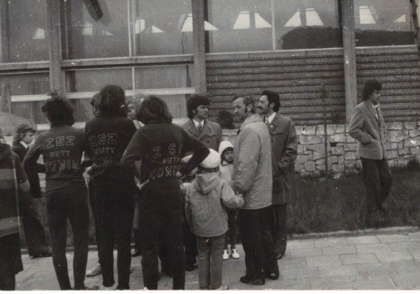Pochód z lat 70-tych - na zdjęciu widać grupę ze "szkoły...