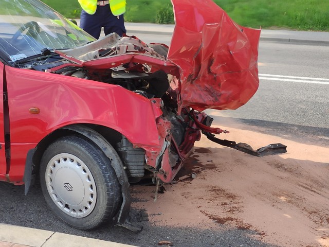 Samochód marki suzuki został zniszczony doszczętnie.