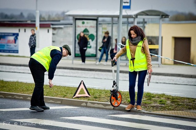 Na al. Podwale w Wałbrzychu 47-latka kierująca Oplem Corsa potrąciła 12-latka