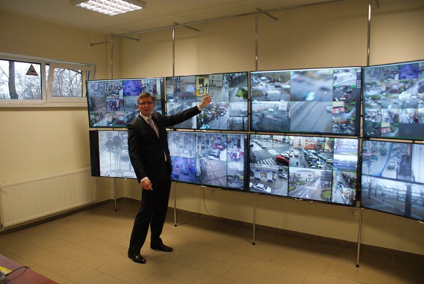 Straż miejska w Kaliszu ma nowoczesne centrum monitoringu,...