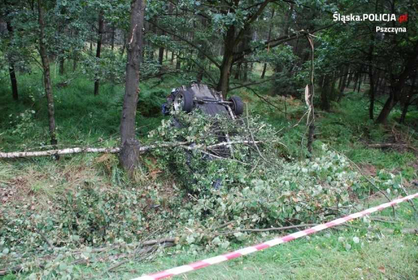 Tragiczny wypadek w Kobiórze na DK1. Zginęło dwóch młodych mężczyzn