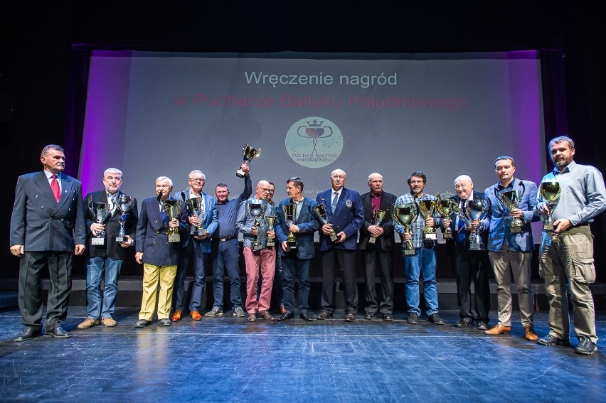 Nagrody dla żeglarzy zostały rozdane. Kryształowy Żagiel na zakończenie  sezonu [zdjęcia] | Gdańsk Nasze Miasto