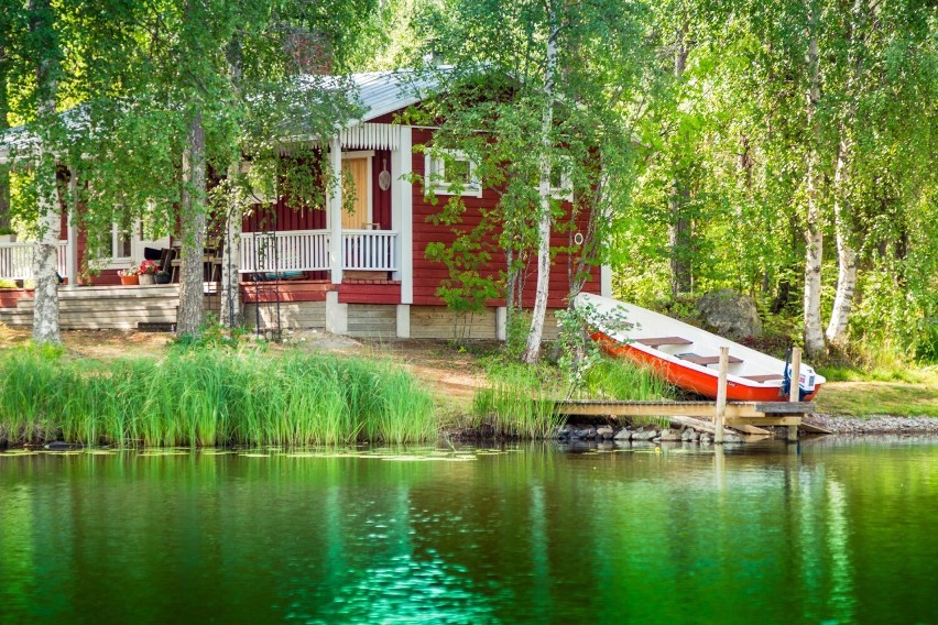 Finlandia, kraina usiana jeziorami, lasami i ośnieżonymi...