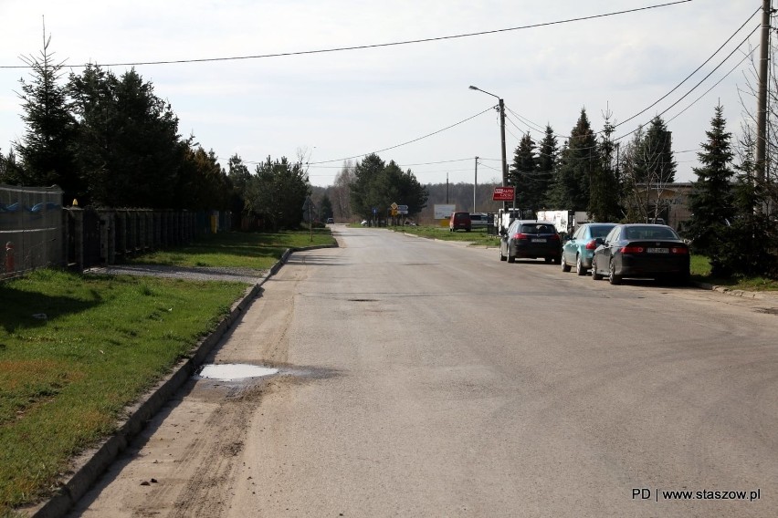 W Staszowie będą remonty dwóch ważnych dróg. Gmina pozyskała 9 milionów złotych (ZDJĘCIA)