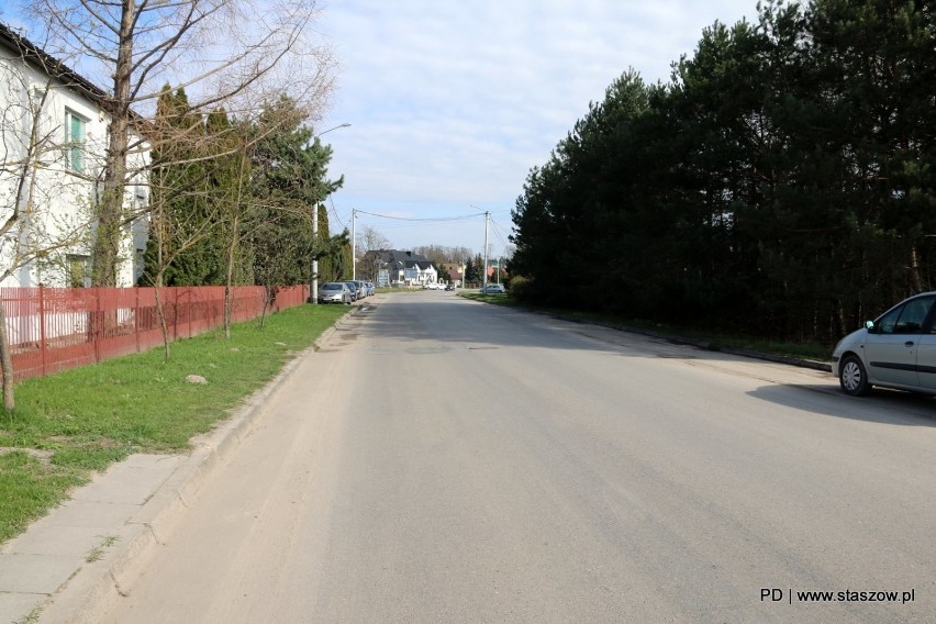 W Staszowie będą remonty dwóch ważnych dróg. Gmina pozyskała 9 milionów złotych (ZDJĘCIA)