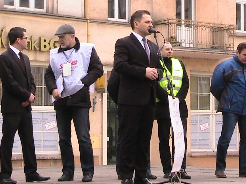 Solidarność pikietowała na Głównym Rynku