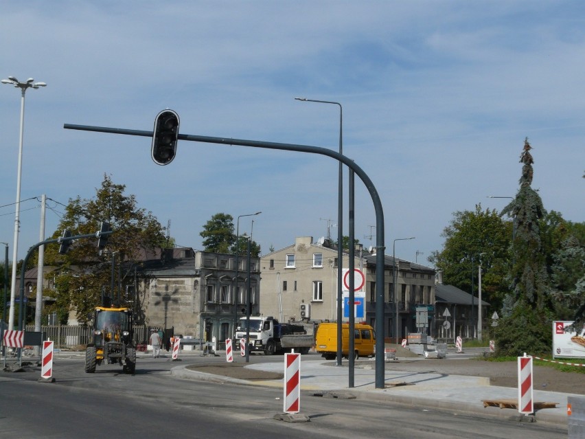 Tak zmienia się newralgiczne skrzyżowanie w Pabianicach ZDJĘCIA