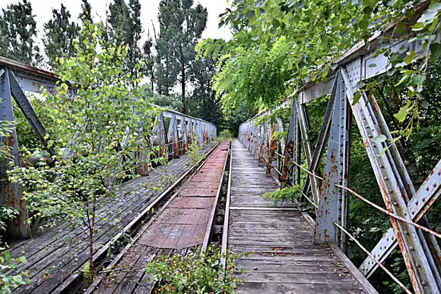 Most był częścią bocznicy kolejowej prowadzącej do nieistniejącej już rafinerii w Libuszy