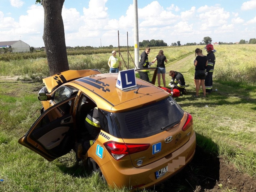 Wypadek samochodu nauki jazdy w Miedniewicach [ZDJĘCIA]