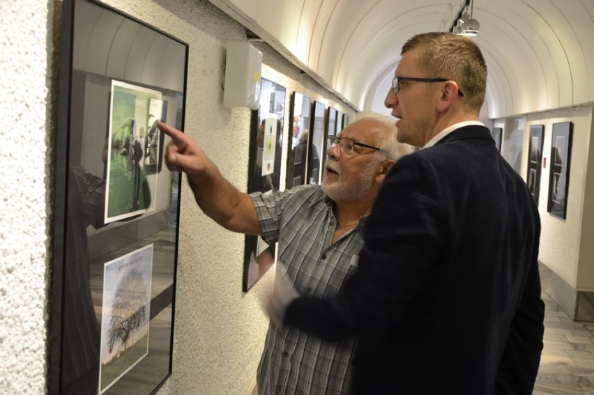 Wystawa w Kaliszu. Okładki płyt Tadeusza Łuczejki