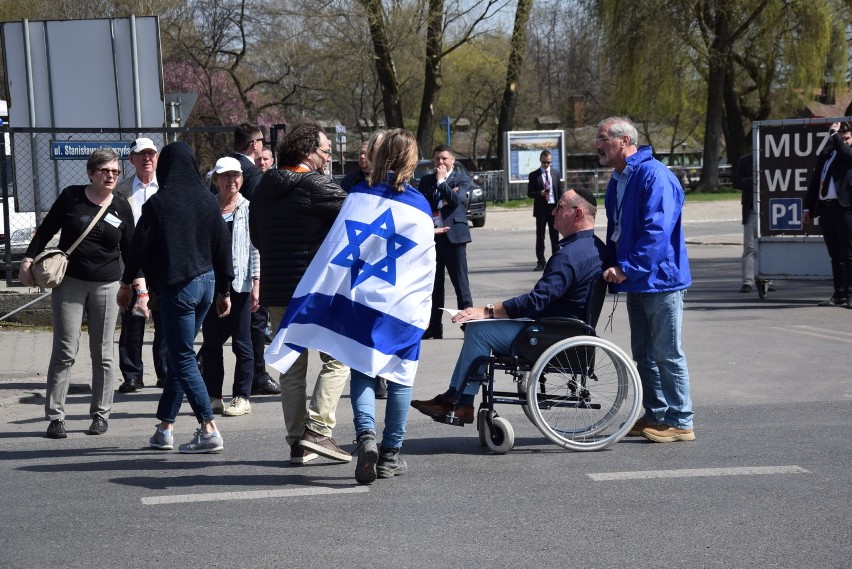 Oświęcim. Prezydenci Polski i Izraela ramię w ramię z ocalonymi z Zagłady przeszli w Marszu Żywych