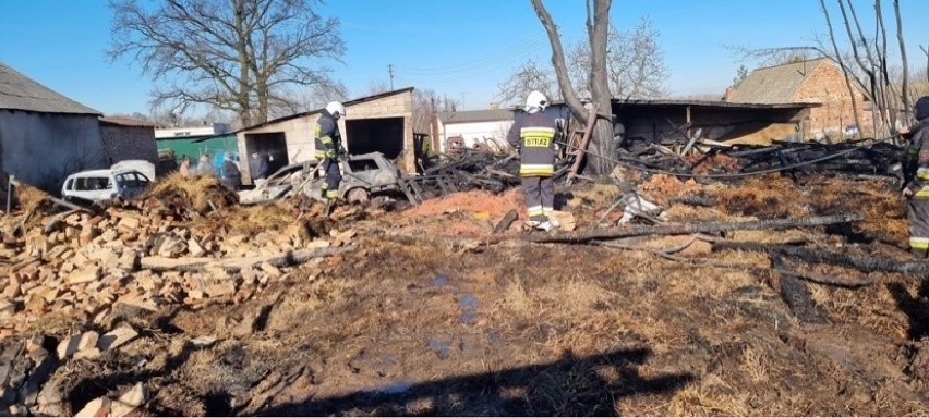 W wyniku pożaru spaleniu bądź zniszczeniu uległy: stodoła,...