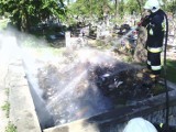 Grzegorzew: Gasili pożar śmietnika na cmentarzu [ZDJĘCIA]