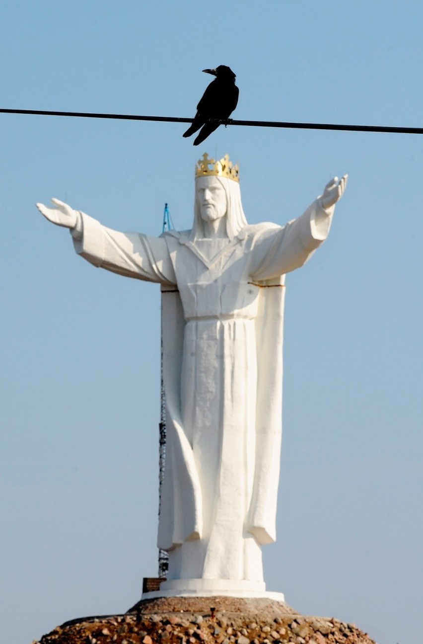 Figura Jezusa Chrystusa Króla Wszechświata ma 33 m wysokości...