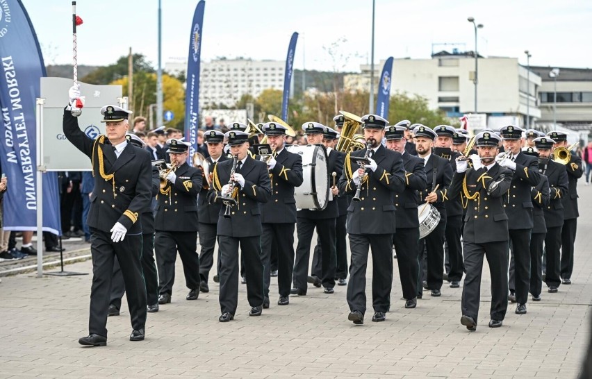 Uniwersytet Morski w Gdyni. Inauguracja roku akademickiego na pokładzie żaglowca "Dar Młodzieży". 08.10.2022 r. ZDJĘCIA