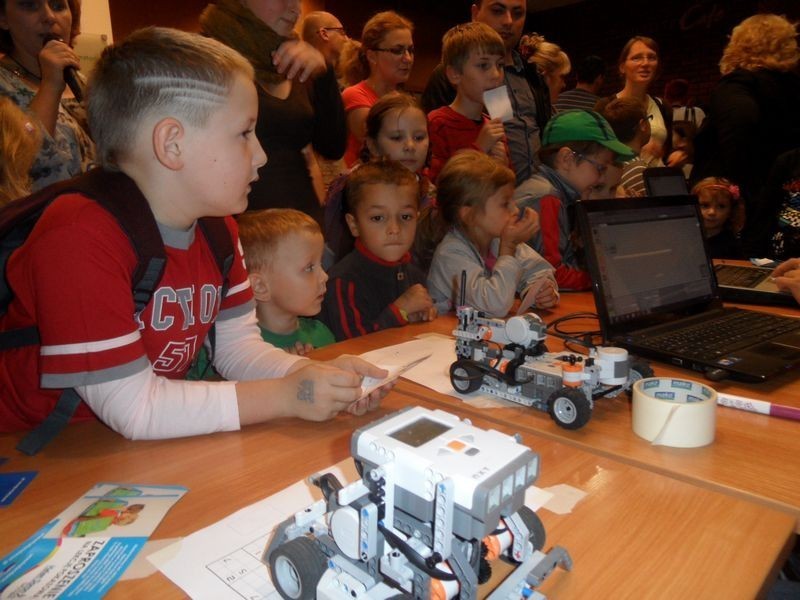 Stanowisko inżynierskie
Pokazy robotów z Lego Mindstorms...