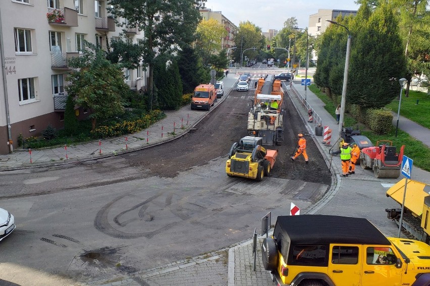 Trwa remont zniszczonych ulic w okolicach Królewskiej [GALERIA]