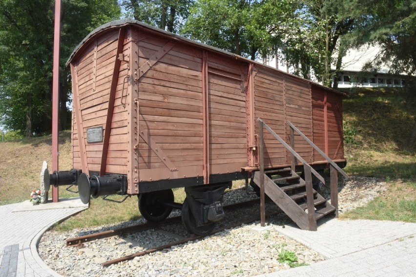 Pamiątkowy wagon wykorzystywany do ekspatriacji ludności...