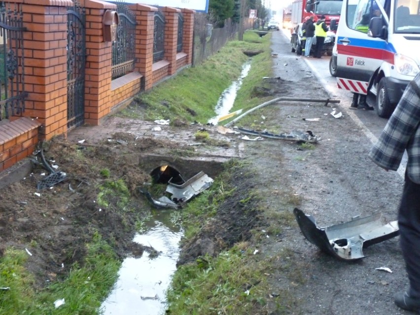 Wypadek na ul. Brzeźnickiej w Radomsku. Trzy osoby ranne