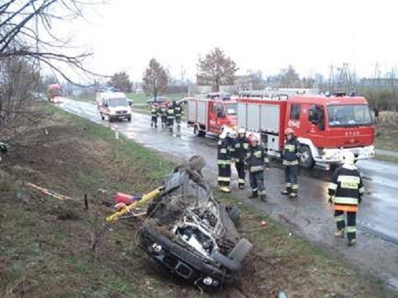 Wypadek w Fałkowie pod Gnieznem: Cztery osoby trafiły do szpitala