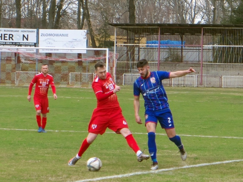 4 liga podkarpacka. Orzeł Przeworsk przegrał z Polonią Przemyśl. Kolorowy mecz w Przeworsku [ZDJĘCIA]