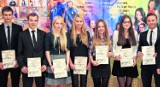 Ponad 60 uczniów z gimnazjum w Dębnie otrzymało stypendia