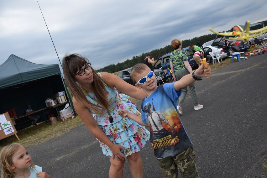 Piknik modelarski na lotnisku w Wilczych Laskach koło Szczecinka [zdjęcia]