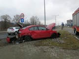 Nowy Sącz. Wypadek na Al. Piłsudskiego obok sklepu "Agata Meble". Zderzyły się dwie osobówki [ZDJĘCIA]