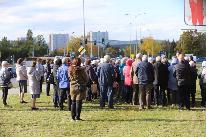 Kielczanie dołączyli do Koronki do Bożego Miłosierdzia na ulicach miast. Wierni spotkali się na wspólnej modlitwie przy ulicy Warszawskiej