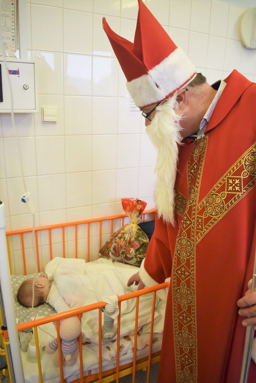 Święty Mikołaj odwiedził Wojewódzki Szpital w Przemyślu [ZDJĘCIA]