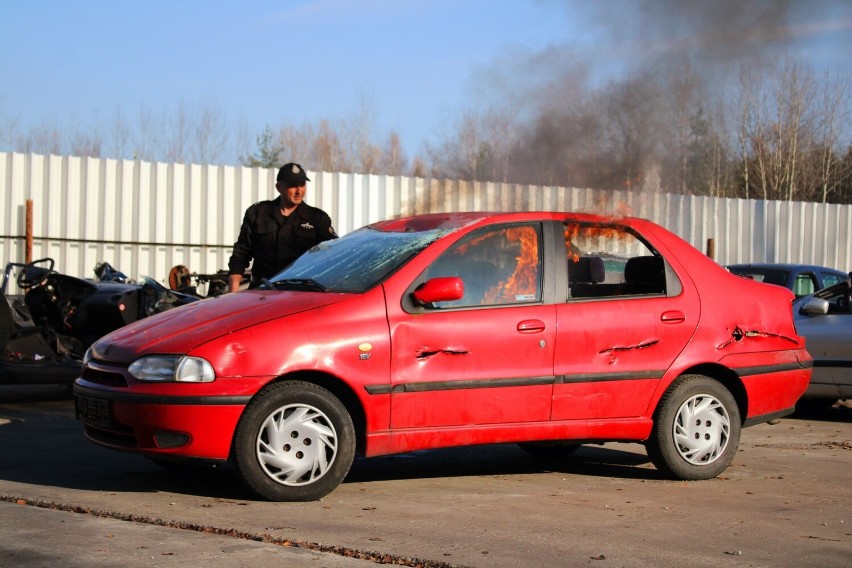 Strażacy z jednostek OSP w Zawierciu i regionu szkolili się w warsztatach ratowniczych i technicznych. Ogień, dramaturgia i ciężki sprzęt