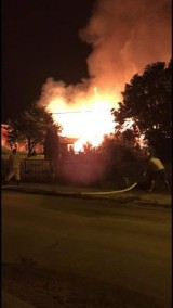 Suchowola. Pożar gasiło kilkudziesięciu strażaków. Zagrożone były pobliskie budynki (zdjęcia)