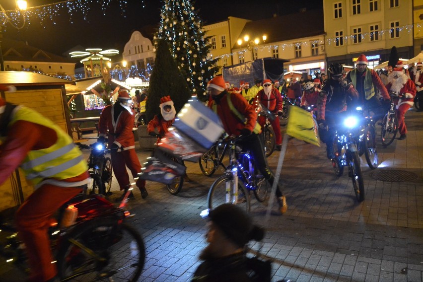Mikołaje na rowerach przejechali przez Rybnik WIDEO + ZDJĘCIA