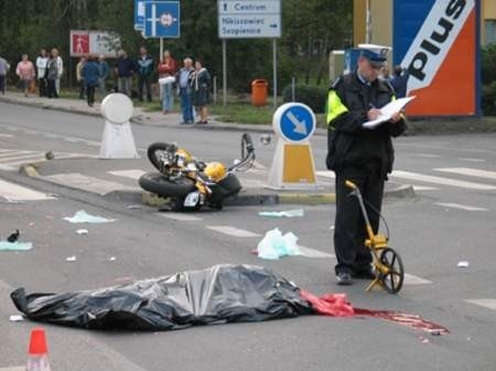 W tym wypadku, do którego doszło przed rokiem na ul. ysłowickiej w Katowicach zginął motocyklista. Marcin Tomalka