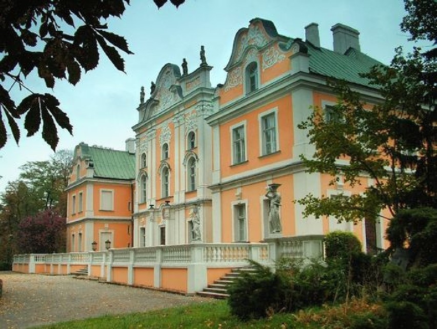 Pałac w Czempiniu to jedna z bardziej okazałych ziemiańskich...