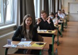 Matura 2021: Trwa egzamin z matematyki. Odwiedziliśmy maturzystów w Zespole Szkół Zawodowych w Wolsztynie