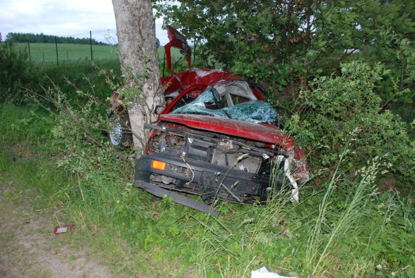 Wypadek na drodze Osieki - Krosnowo. Młody kierowca trafił do szpitala