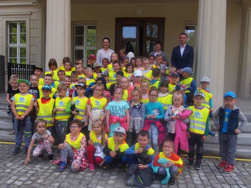 Przedszkolaki odwiedziły rakoniewicki pałac FOTO